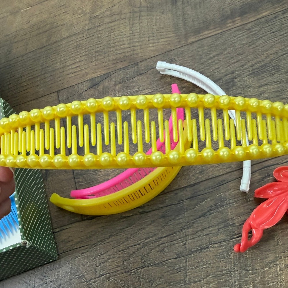 Vintage 1980s Hair Accessories Banana Clips Barrettes Combs - Picture 9 of 16